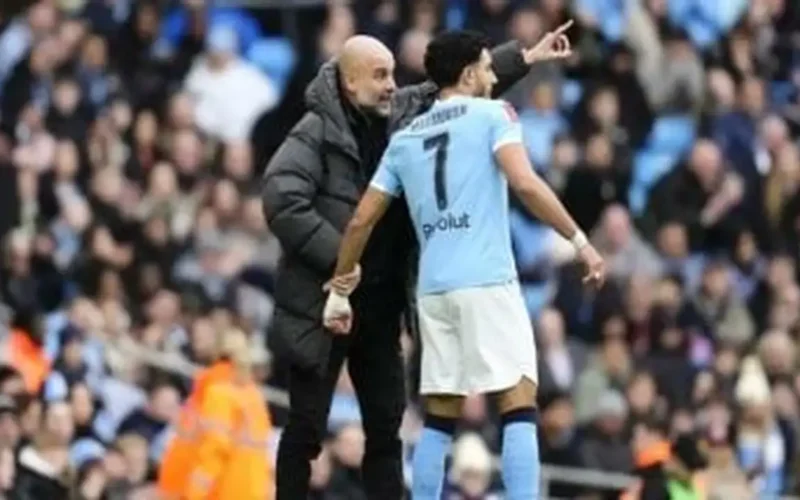 تحقيق عاجل في ليدز حول صافرات استهجان الجماهير أثناء إفطار لاعبي مانشستر سيتي